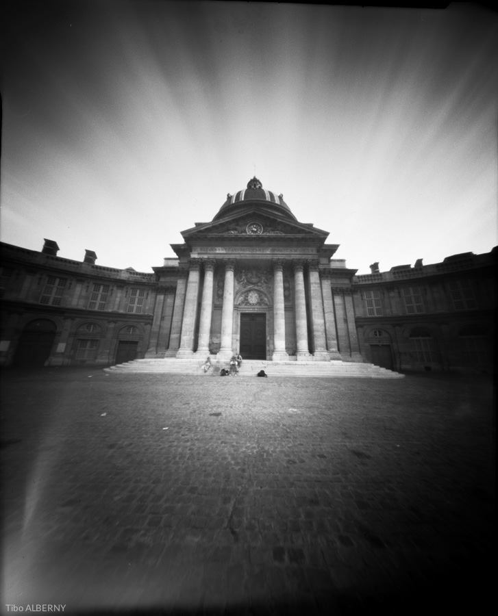Building a 4x5 pinhole camera